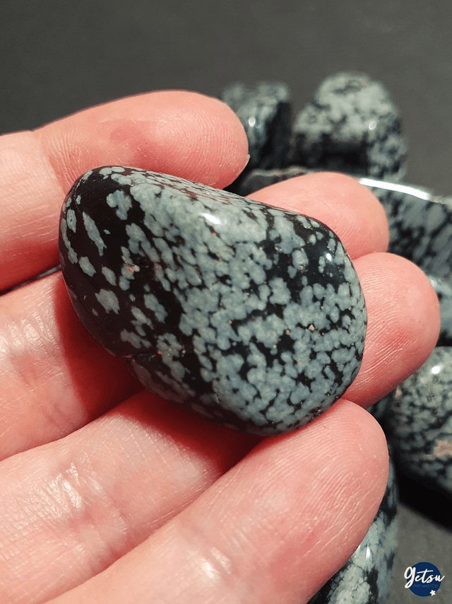 Pierre roulée obsidienne flocon de neige