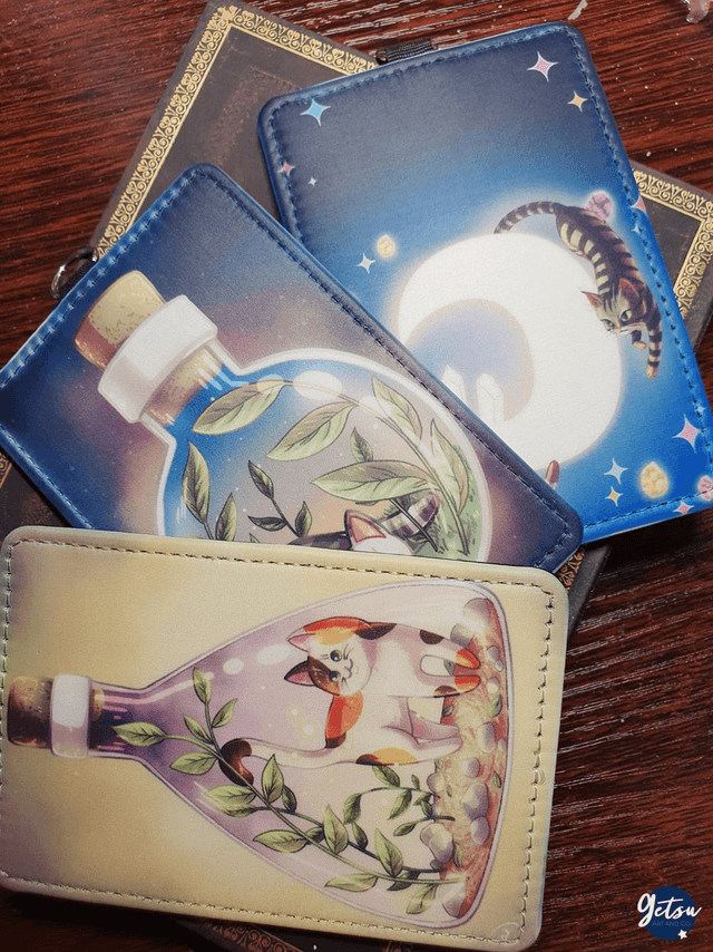 Porte-carte chat dans une fiole ronde
