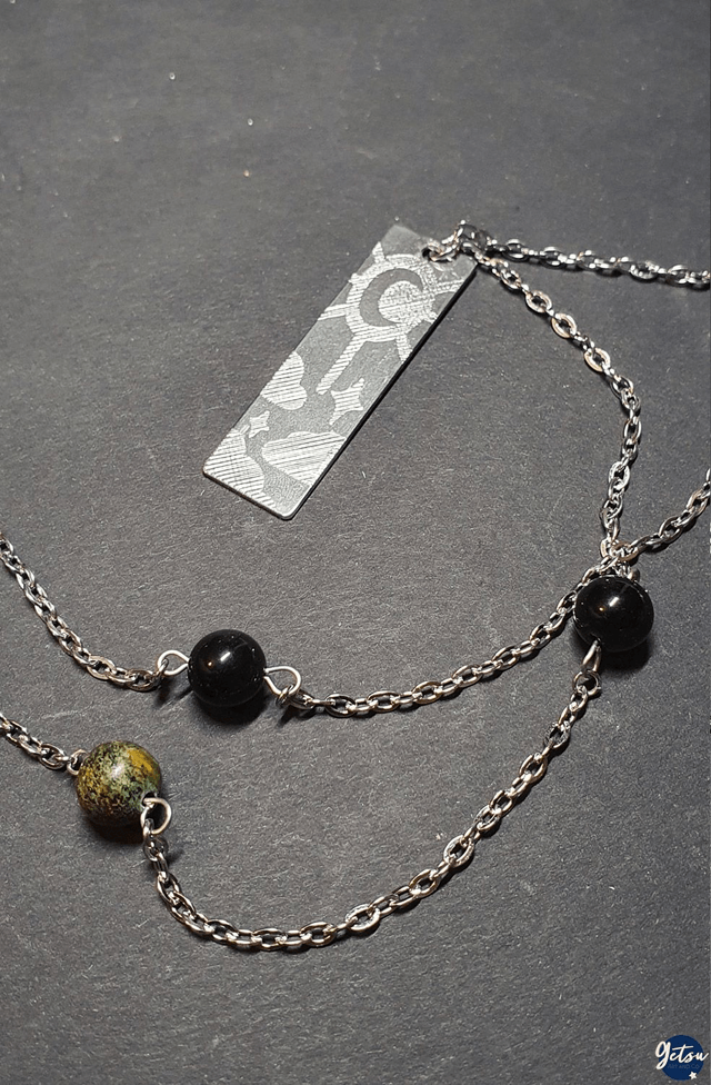 Collier lune gravée, onyx et turquoise africaine