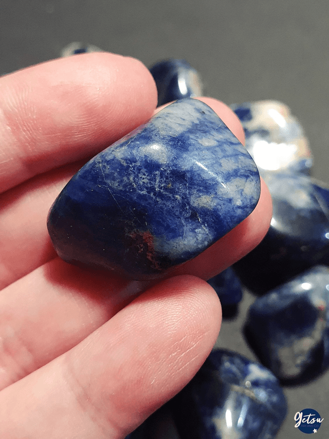 Pierre roulée de sodalite