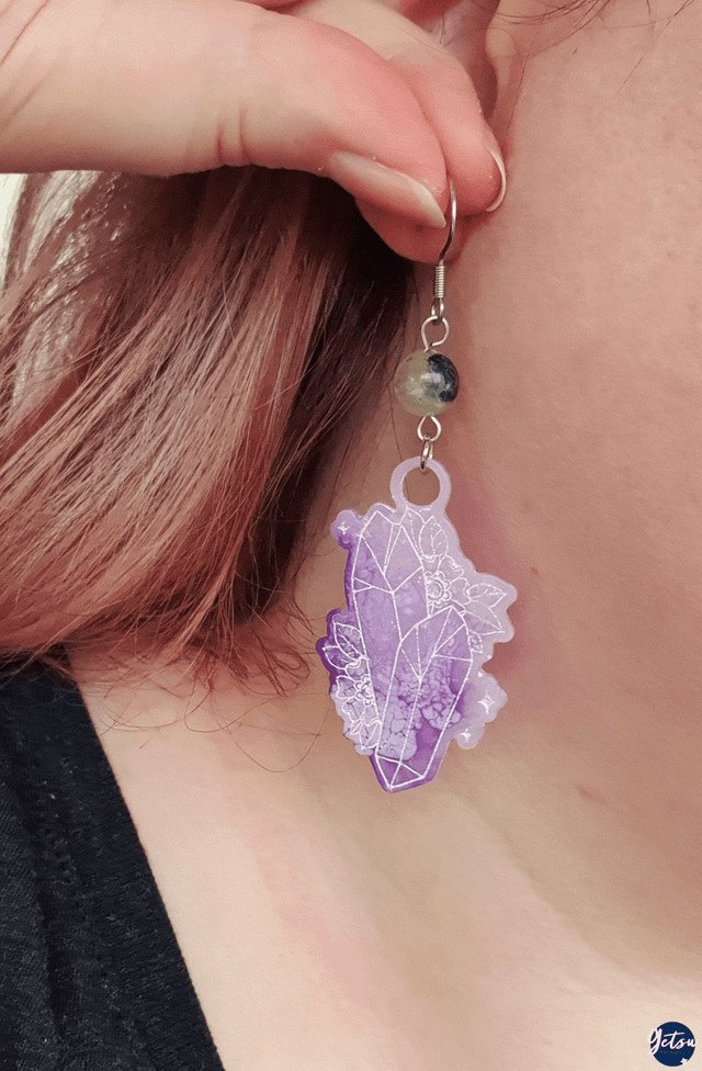 Boucles d'oreilles en résine et préhnite.