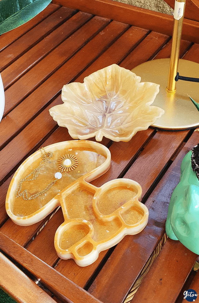 Plateau champignon en résine blanc et orangé