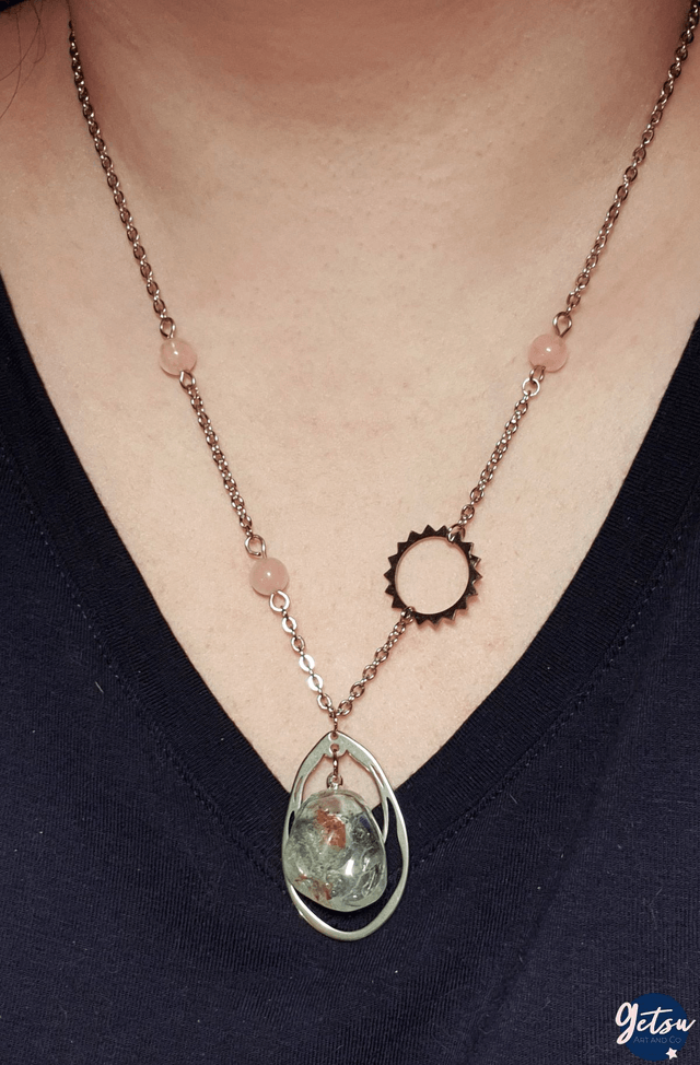 Collier topaze bleue, perles de quartz rose et acier inox