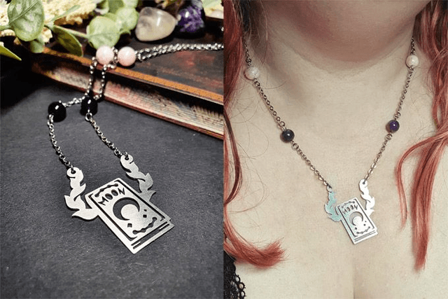 Collier livre lunaire