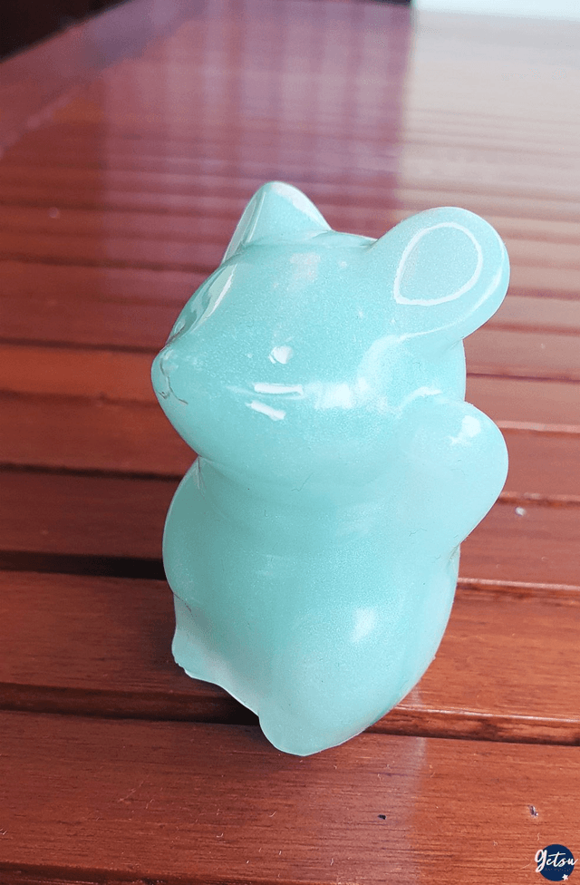 Statuette souris bleu givre