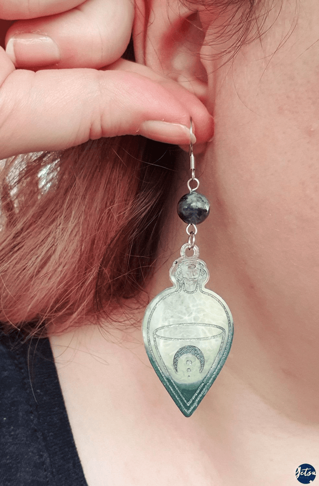 Boucles d'oreilles en résine et labradorite noire