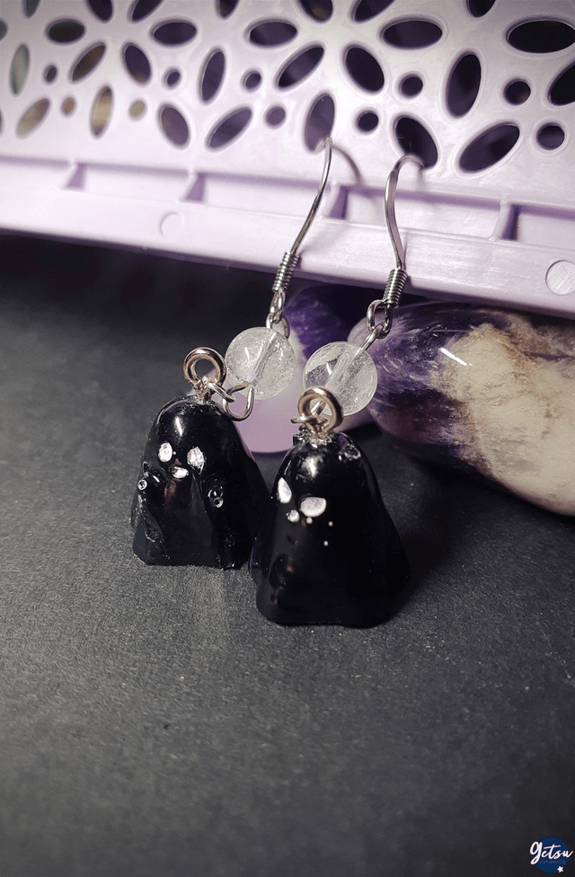 Boucles d'oreilles fantômes en résine et cristal de roche