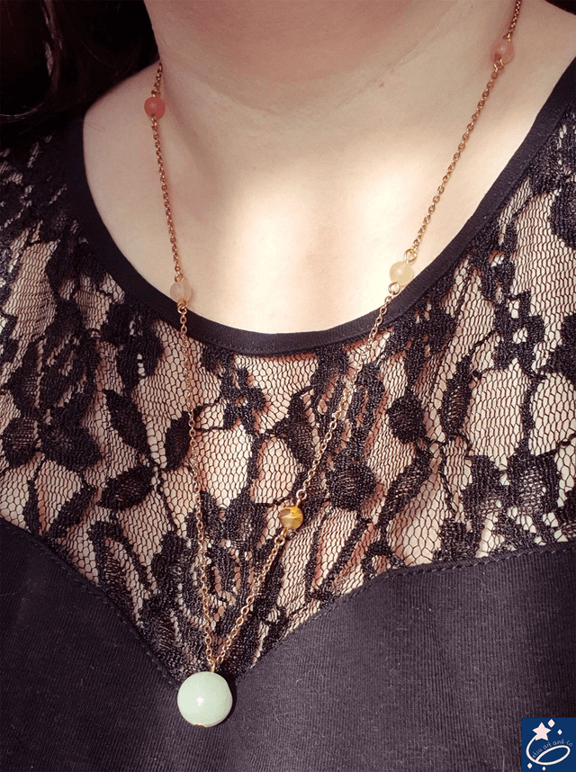 Sautoir en acier inox avec pendentif jade et perles de verre 