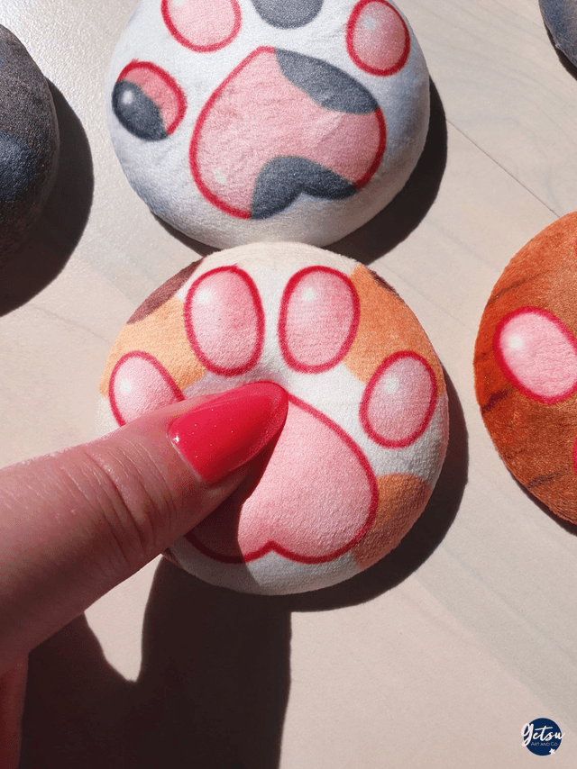 Badge squish - patoune tigré