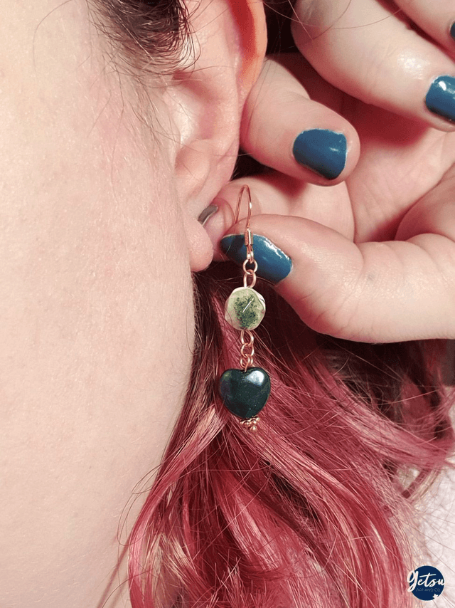 Boucles d'oreilles petits coeurs en agate