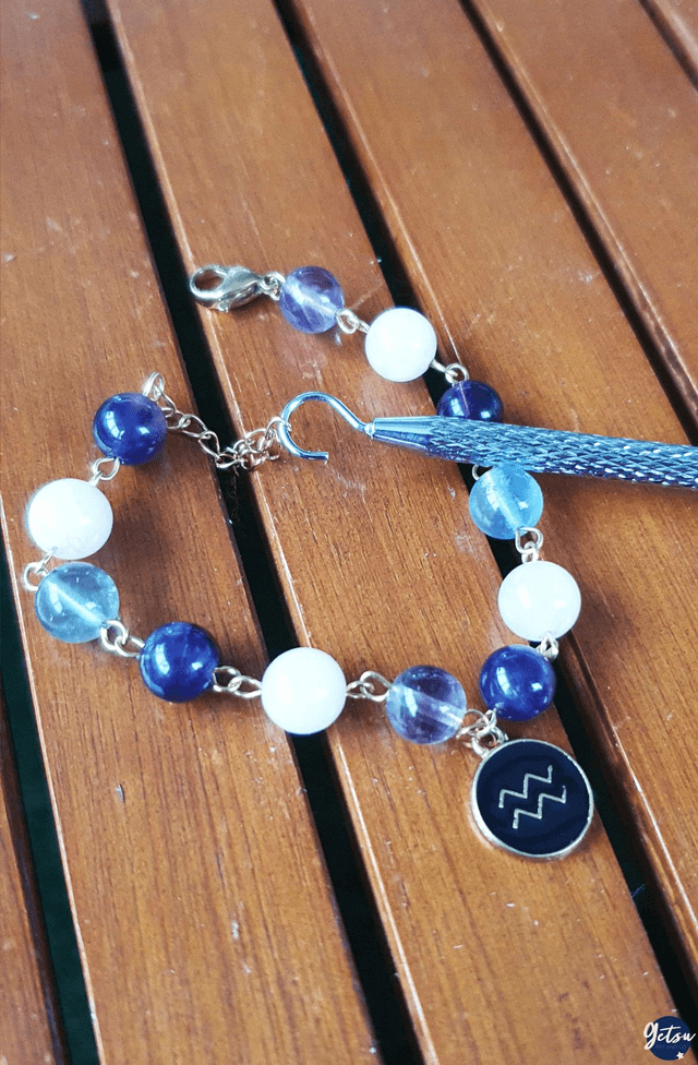 Bâton d'attache pour bracelets
