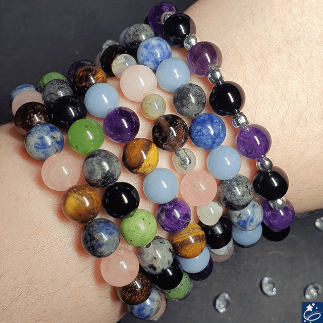 Bracelet en élastique avec de l'améthyste et de l'onyx