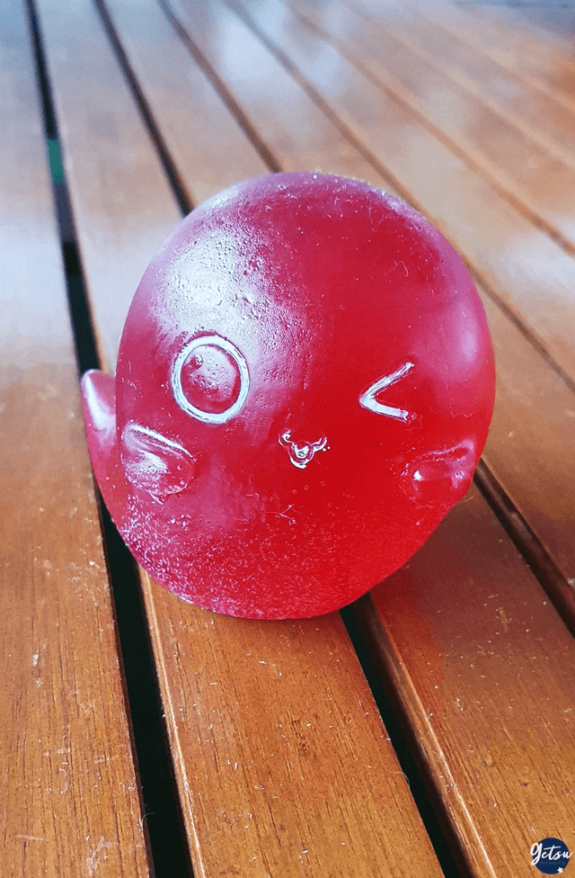 Statuette de fantôme rouge