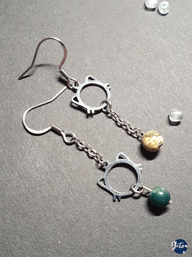 Boucles d'oreilles têtes de chat argentées et agate arbre