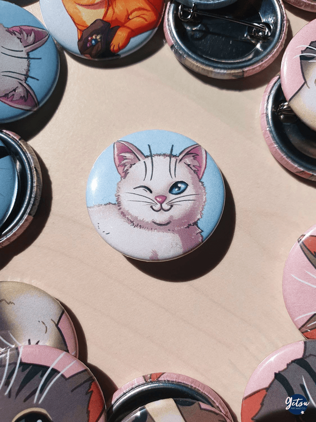 Badge chat blanc