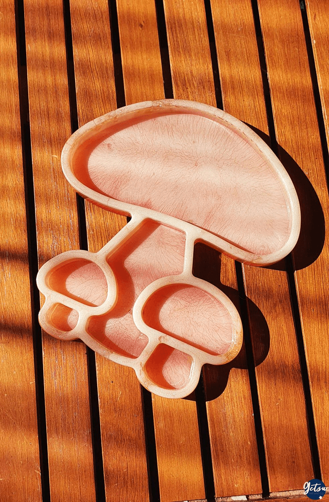 Plateau champignon en résine blanc et orangé