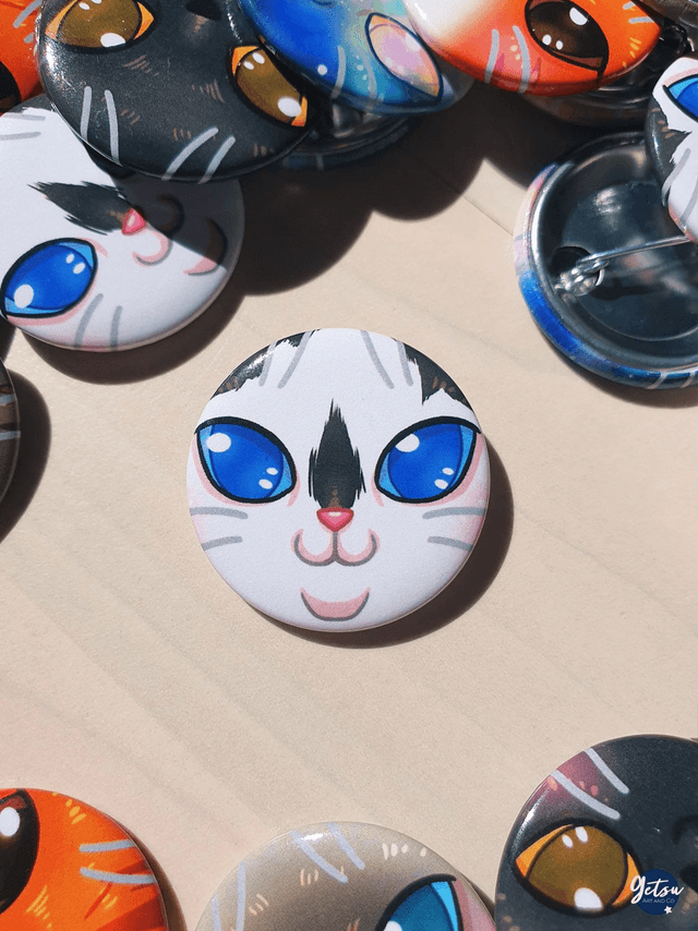 Badge chat chat et blanc