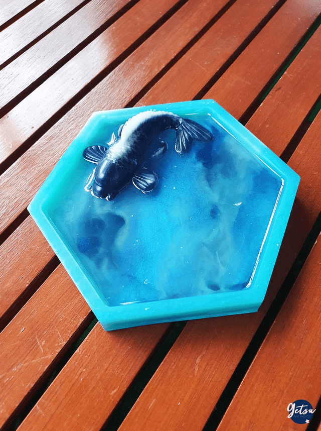 Petit vide-poche/porte-savon carpe koi noire et blanche