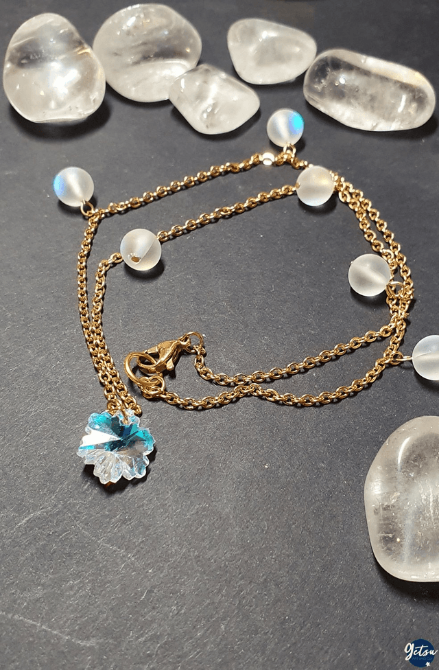 Collier en flocon de neige et perles de verre