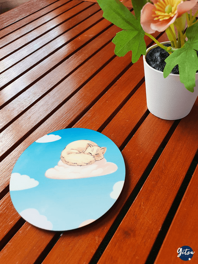 Sous-verre en bois contreplaqué, petit chat sur un nuage