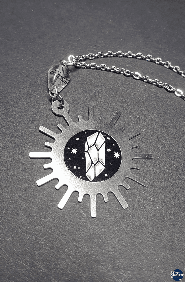 Collier desin de cristal rayonnant et cristal de roche tourmaline