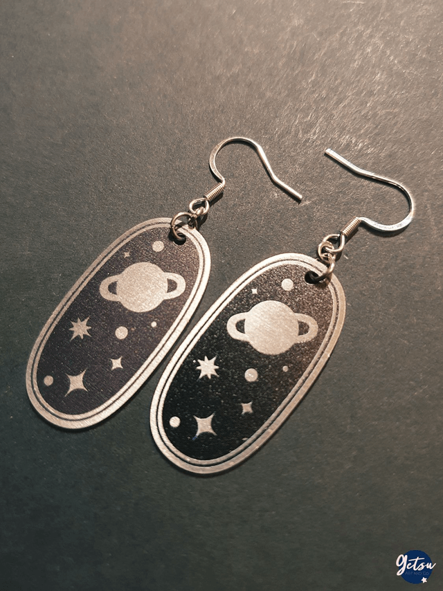 Boucles d'oreilles de planètes et étoiles